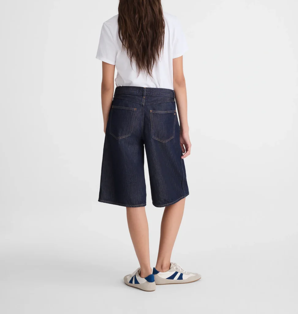 The V-Waist Bermuda Short - hover